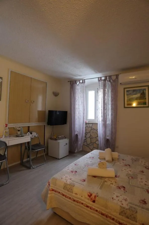 Private Room In The Center Of Split Konukevi